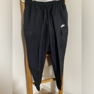 Nike cargo pants in black
